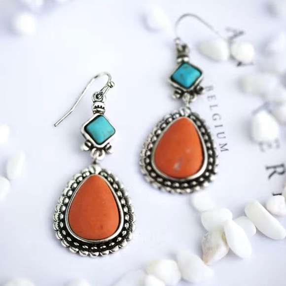 Jewelry - Vintage design Bohemian old silver king dangle earrings